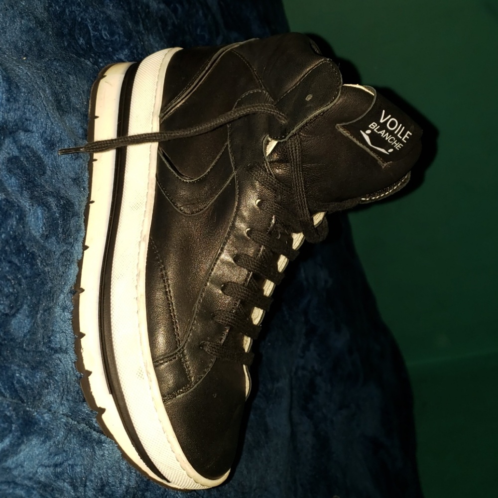 Voile blanche shoes,great conditions. Size 8